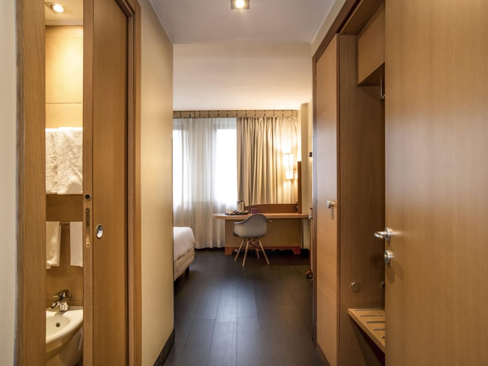 Junior Suite, 1 Double Bed with Sofa bed | In-room safe, desk, blackout drapes, free cribs/infant beds