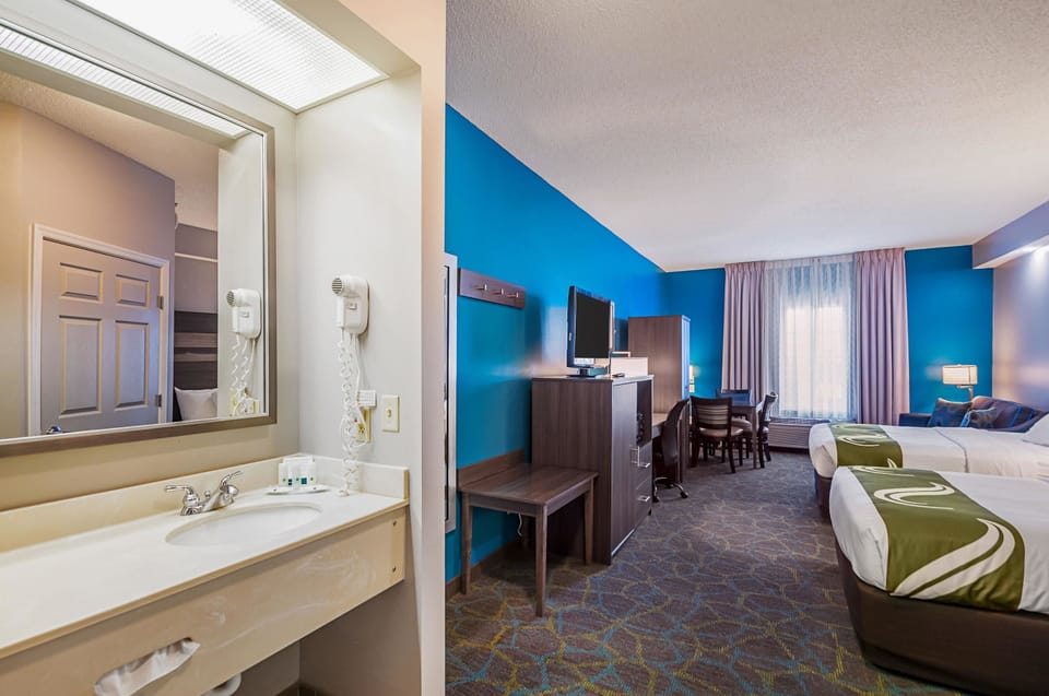 Pillowtop beds, desk, iron/ironing board, free WiFi