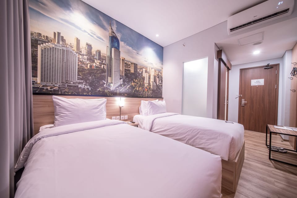 Sunny Day Room | Desk, free WiFi, bed sheets
