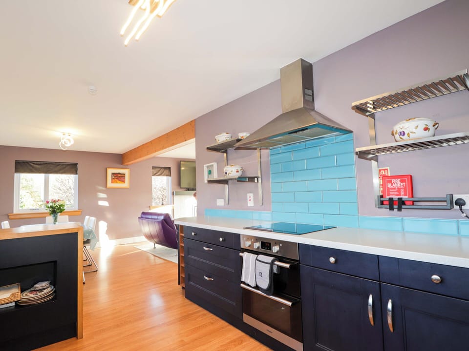 Cottage | Private kitchen | Fridge, microwave, dishwasher, electric kettle