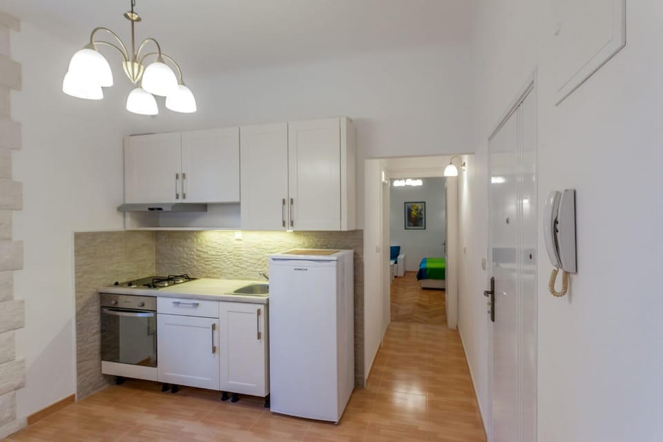 Apartment | Private kitchen | Fridge, oven, stovetop, electric kettle