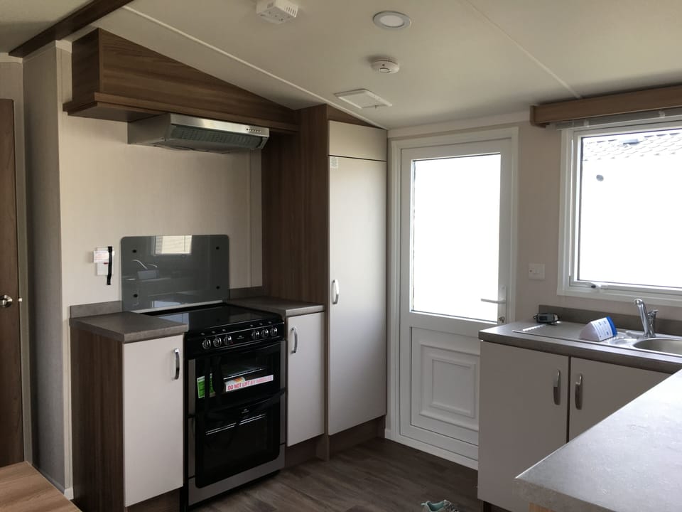 Cabin | Private kitchen | Fridge, microwave, oven, stovetop