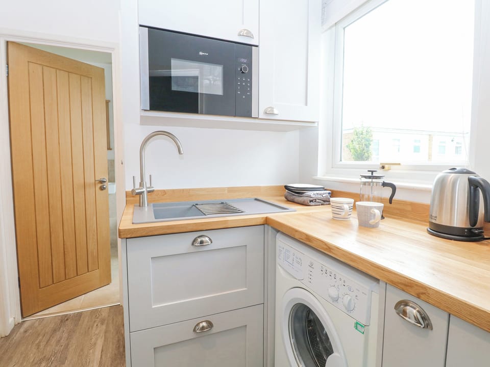 Cottage | Private kitchen | Fridge, microwave, dishwasher, electric kettle