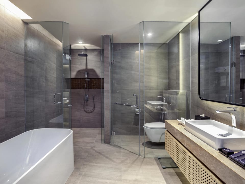 Junior Suite, 1 King Bed, Mountain View | Premium bedding, free minibar, in-room safe, desk