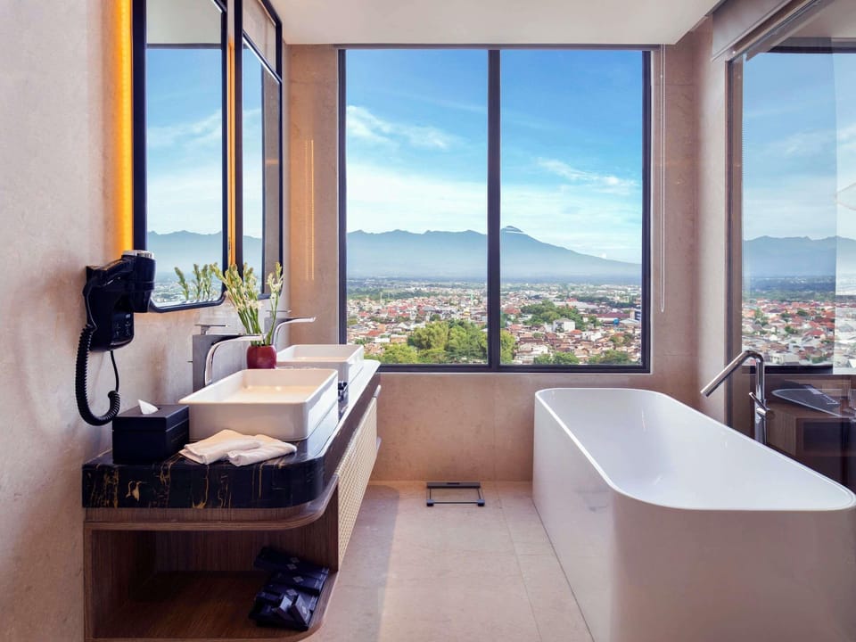 Premium bedding, minibar (free items), in-room safe, desk
