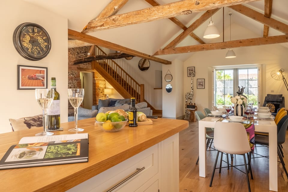 Mount Zion: The open plan kitchen / dining area