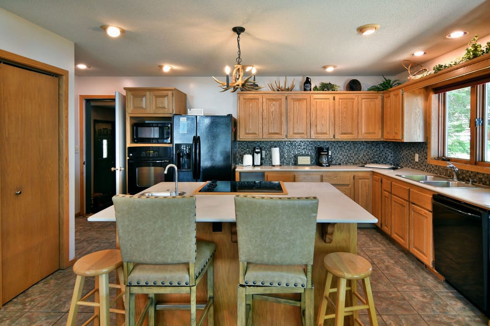 House, 4 Bedrooms | Private kitchen | Fridge, oven, coffee/tea maker, toaster