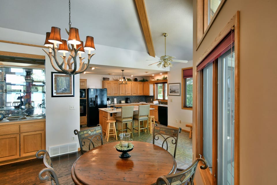 House, 4 Bedrooms | Private kitchen | Fridge, oven, coffee/tea maker, toaster