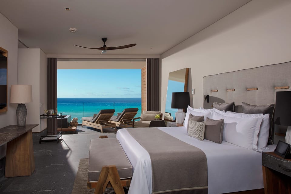 Preferred Club Master Suite King Ocean Front | Premium bedding, minibar, in-room safe, blackout drapes