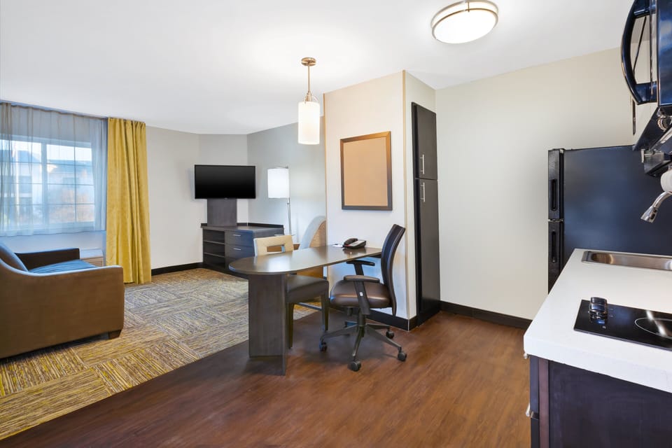Suite, 1 Queen Bed, Accessible (Mobility Accessible) | Premium bedding, down comforters, in-room safe, desk