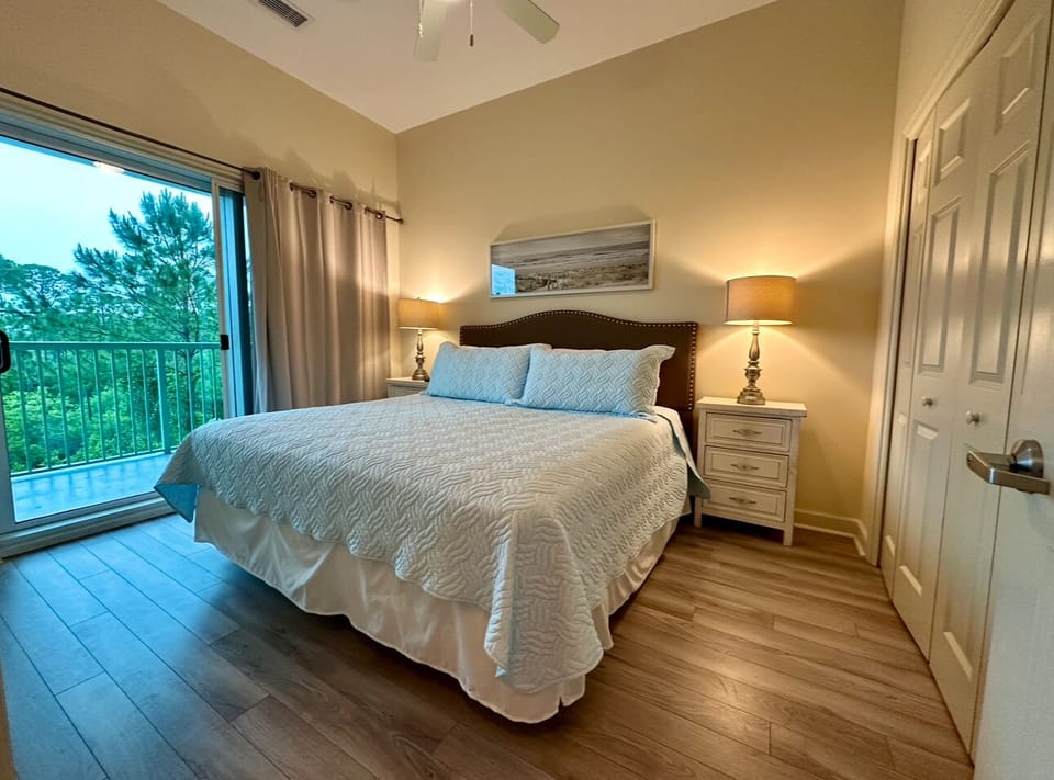 Main Bedroom King Size Bed