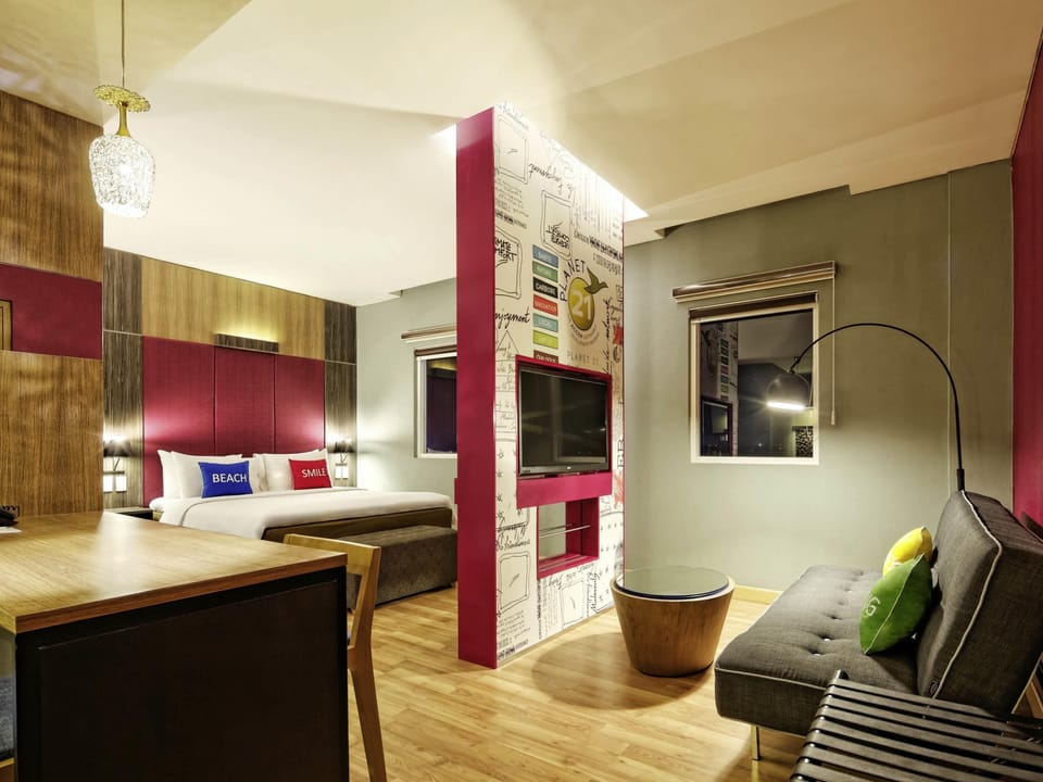 Business Suite, Mountain View | Minibar, in-room safe, desk, blackout drapes