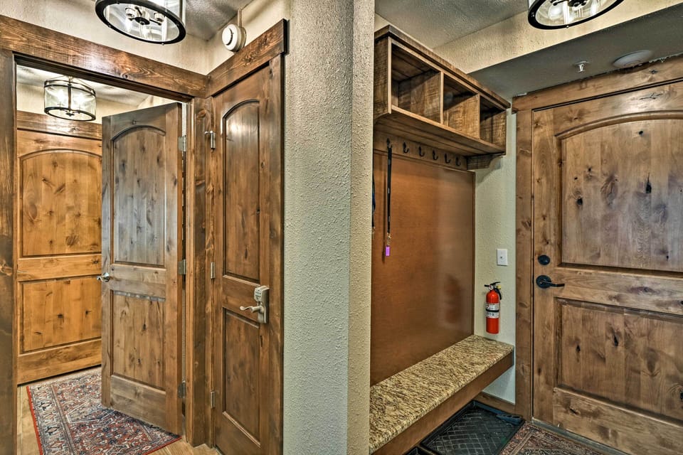 Entryway | Keyless Entry | Elevator Access