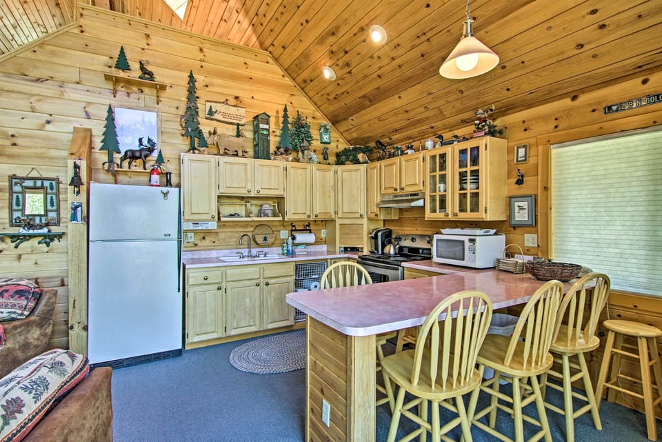 Kitchen | 1st Floor | Well-Equipped | Cooking Basics | Dishware/Flatware