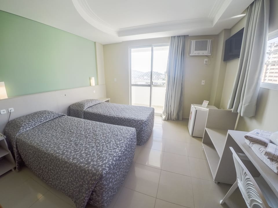 Twin Room, 2 Twin Beds | Minibar, in-room safe, desk, free cribs/infant beds