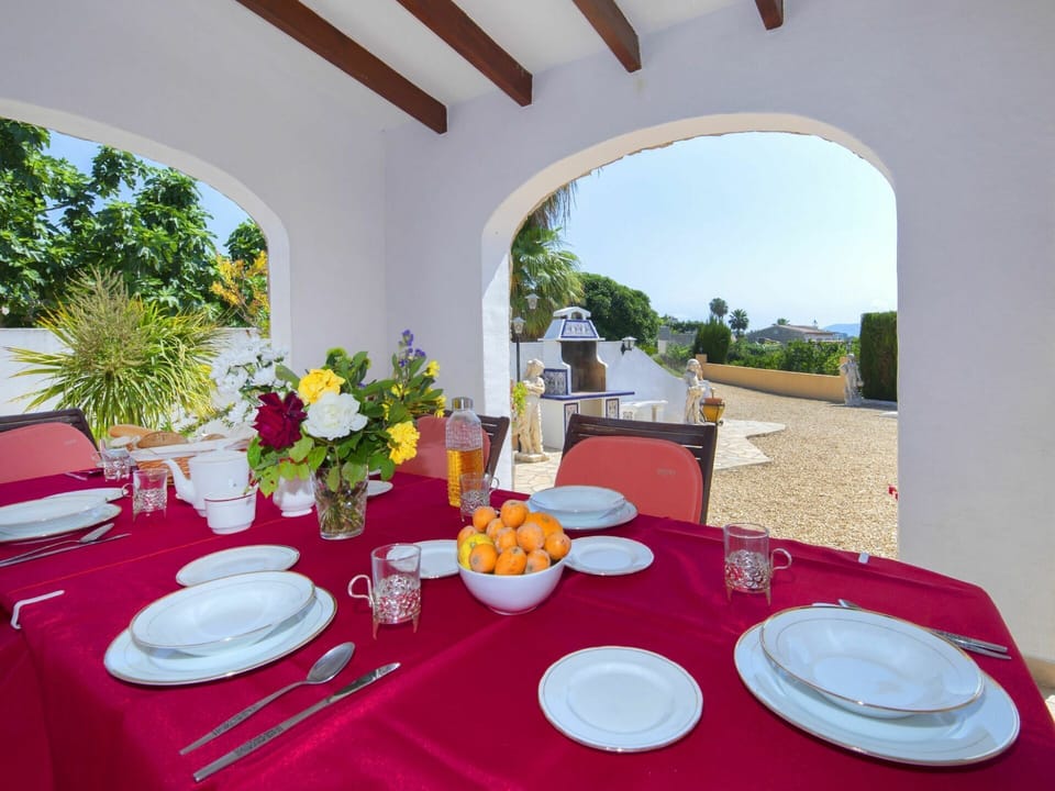 Table, Tableware, Furniture, Property, Dishware, Plate, Plant, Food, Tablecloth, Chair