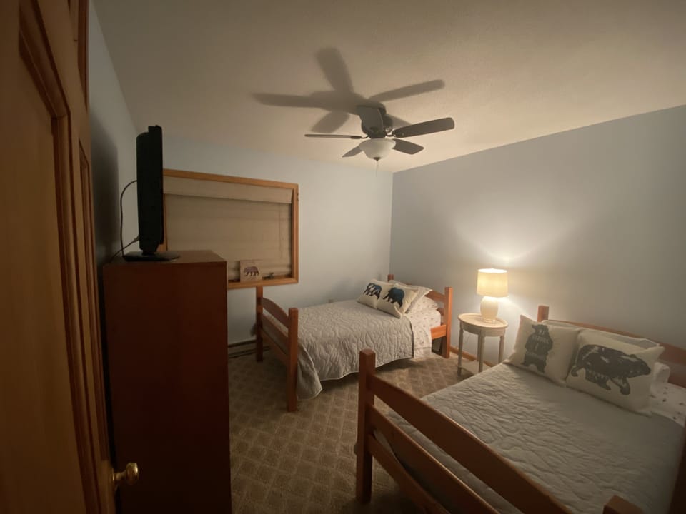 twin bed room