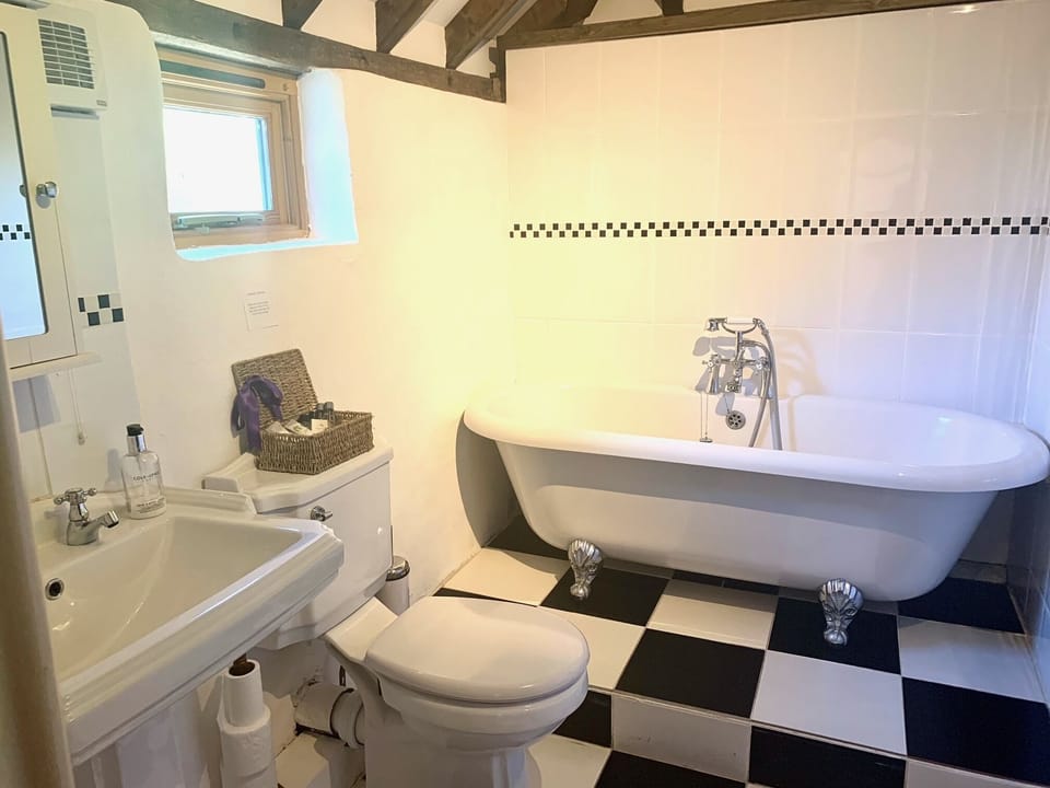 Tudor cottage bathroom 