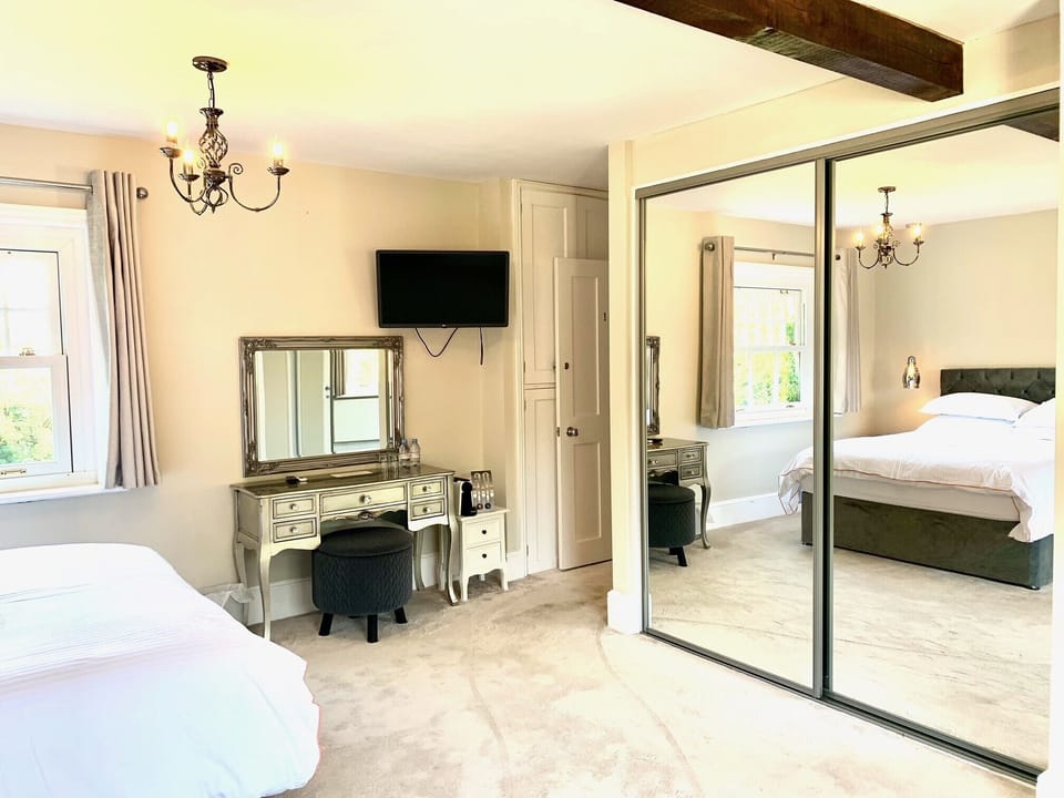 Room 6 Farmhouse 