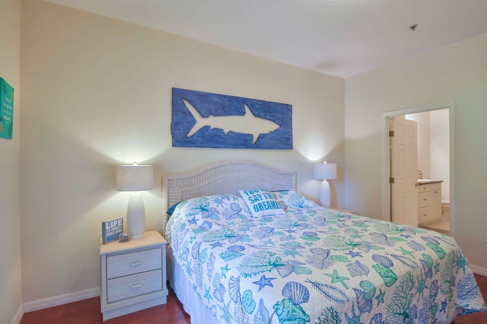 Comfort Condo, 2 Bedrooms, Golf View | Individually decorated, individually furnished, iron/ironing board