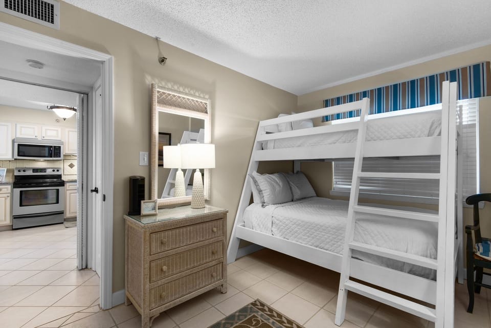 BeachCrest 703