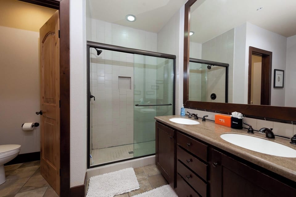2nd Full Bathroom - Attached to the 2nd bedroom