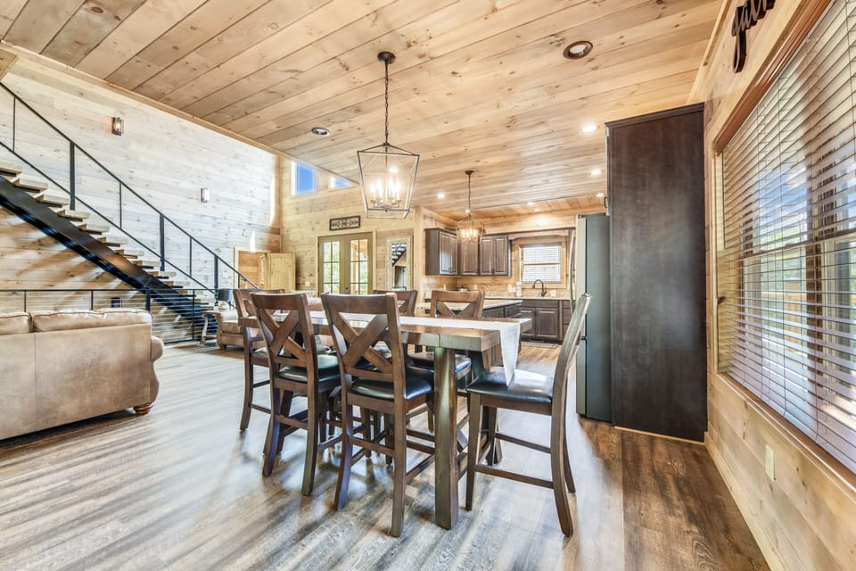 Cabin, 4 Bedrooms | Private kitchen | Fridge, oven, coffee/tea maker, toaster