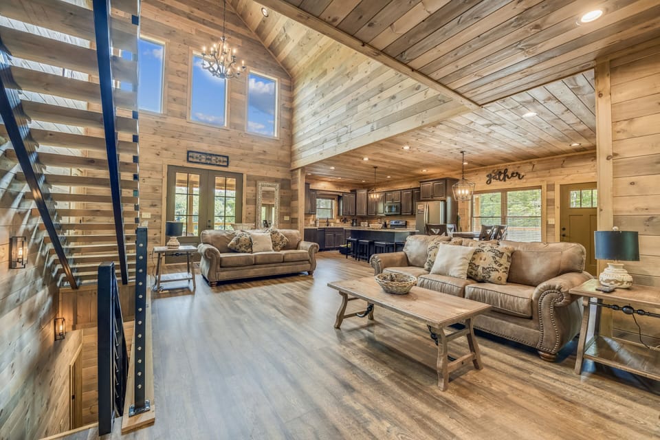 Cabin, 4 Bedrooms | Living room | Smart TV