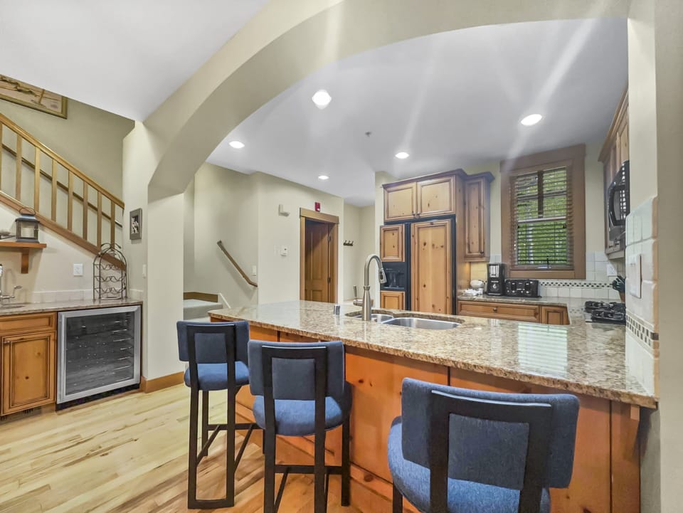 Townhome, 3 Bedrooms | Private kitchen | Fridge, oven, coffee/tea maker, toaster