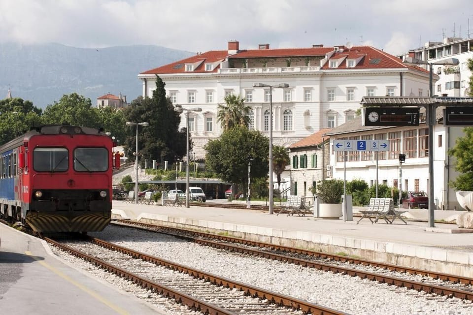 Split Train Station : only 6 minutes away !