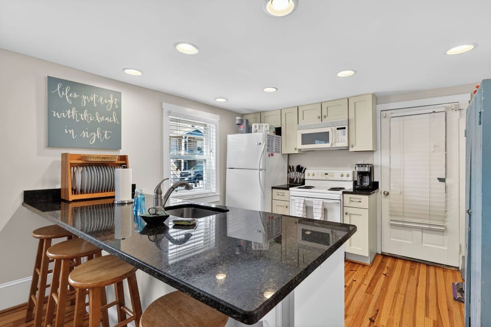 Full Kitchen with microwave