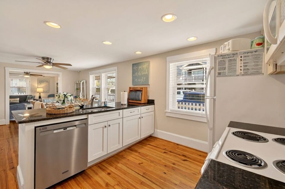 Full kitchen with dishwasher