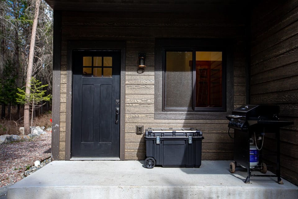 Mud room entrance with covered porch and BBQ Grill!