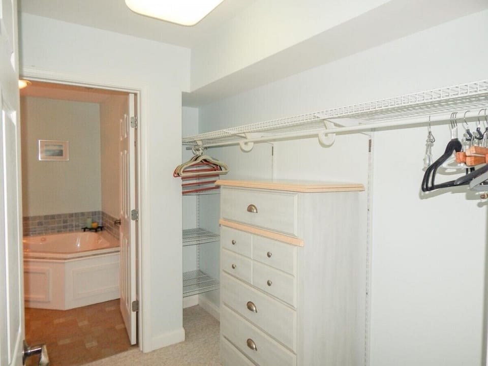 Gulf King bedroom master closet