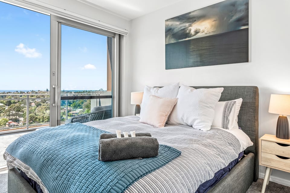 Master bedroom with blinds, reverse cycle airconditioning, ensuite and built-ins