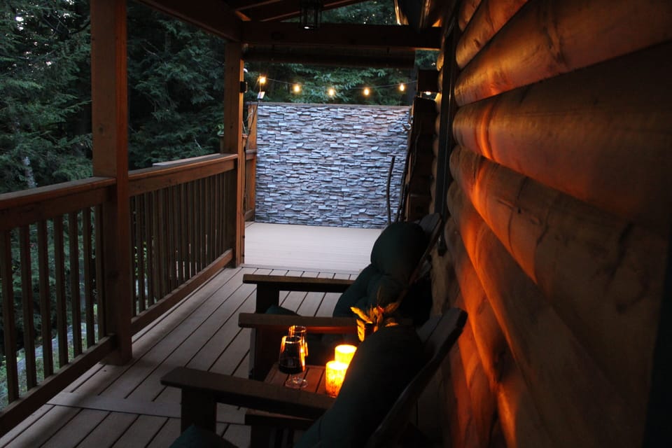 Great ambiance for bev of choice or cigars. Bistro lights added sept 2025.
