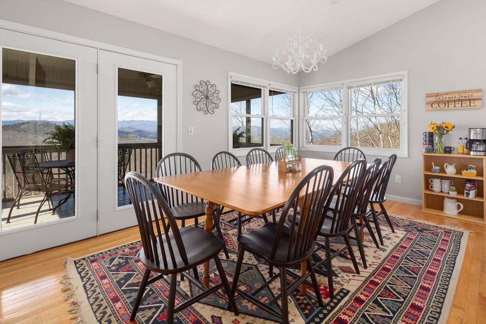 Dining area, seats 12 comfortably