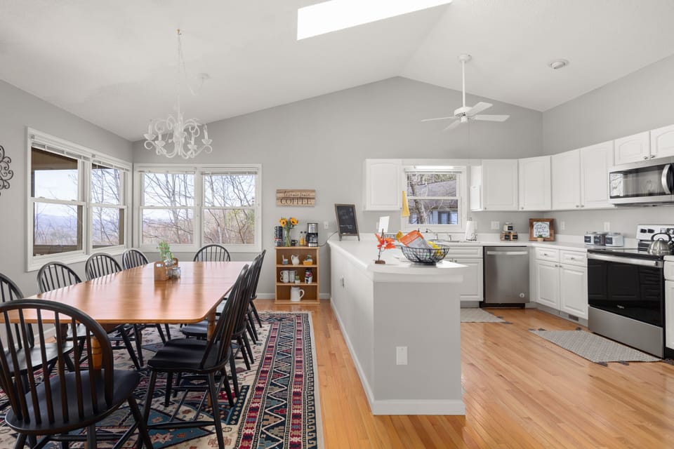 Dining/Kitchen
