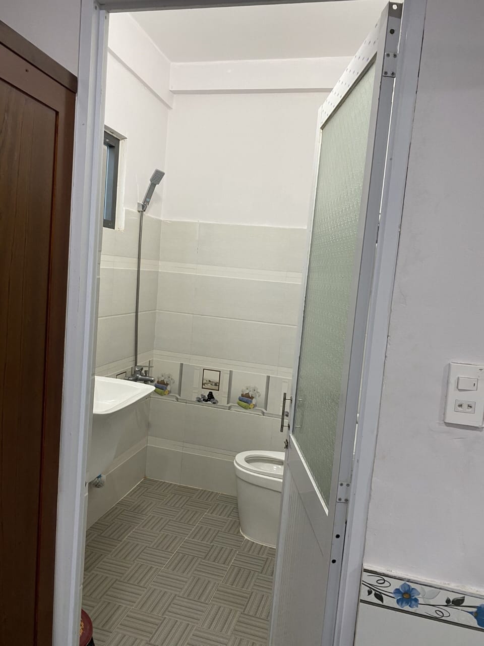 Standard Room | Bathroom | Shower, free toiletries, slippers