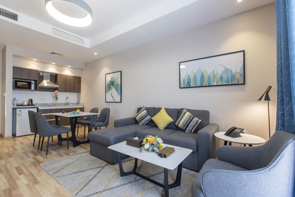 Executive Suite | Living area | 43-inch LED TV with digital channels, TV