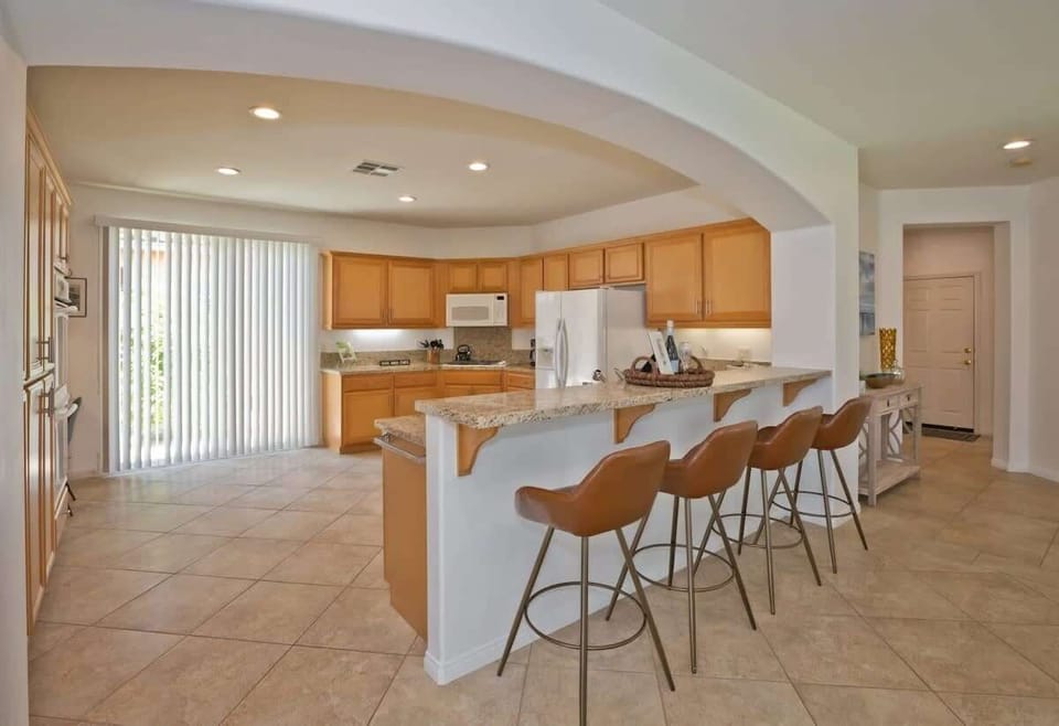Convenient granite breakfast bar for a quick bite.