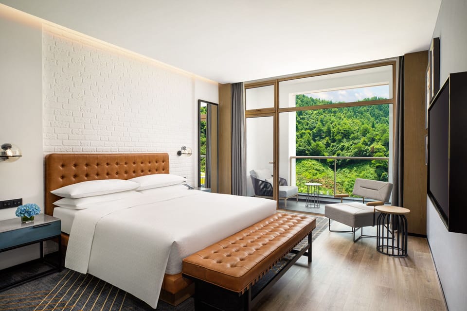 Suite, 1 King Bed, Balcony, Mountain View | In-room safe, free WiFi, wheelchair access