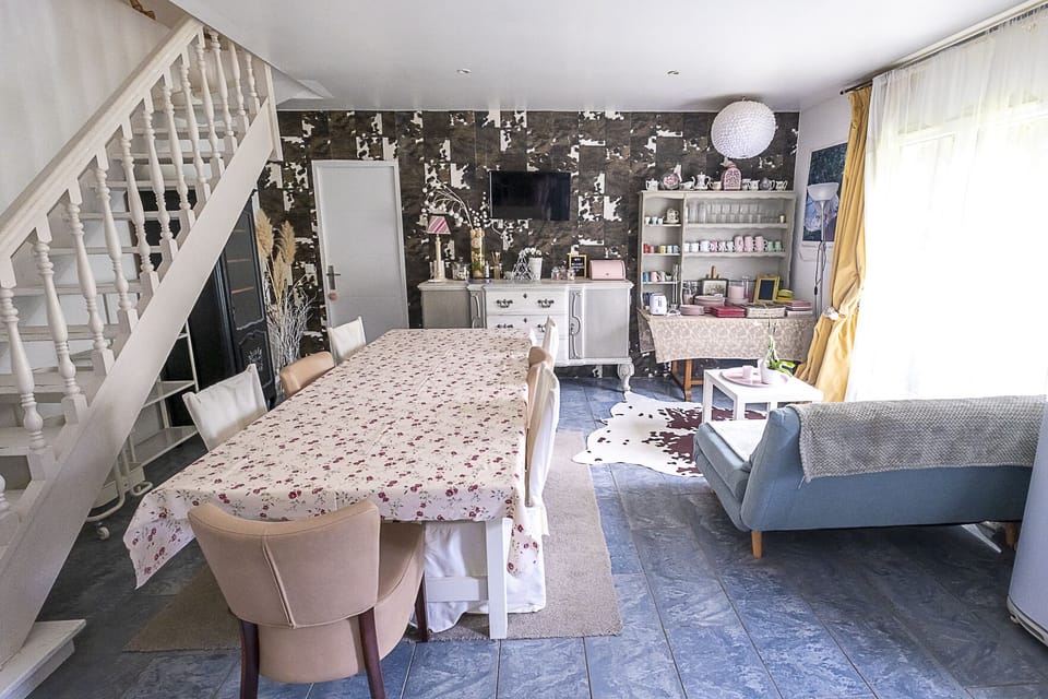 Deluxe Cottage, Ensuite, Garden View | Dining