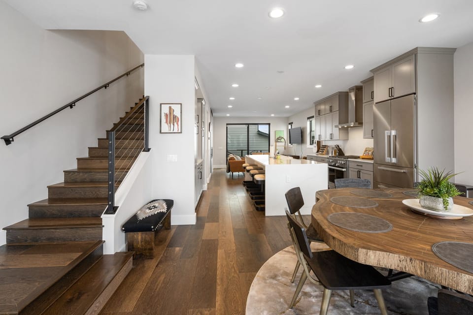 Open floor plan with plenty of seating for dinner guests!