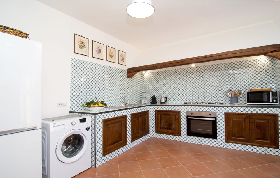 Luxury Villa | Private kitchen | Fridge, microwave, oven, stovetop