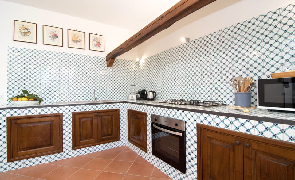 Luxury Villa | Private kitchen | Fridge, microwave, oven, stovetop