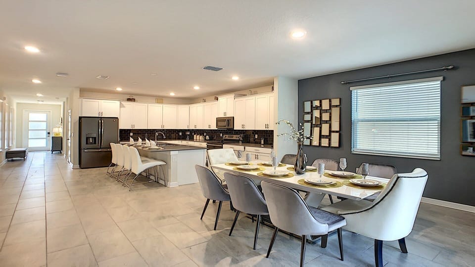 Dinner party ready! This kitchen's got stainless steel shine, granite counters & a table for eight.  Breakfast bar for morning coffee chats!
