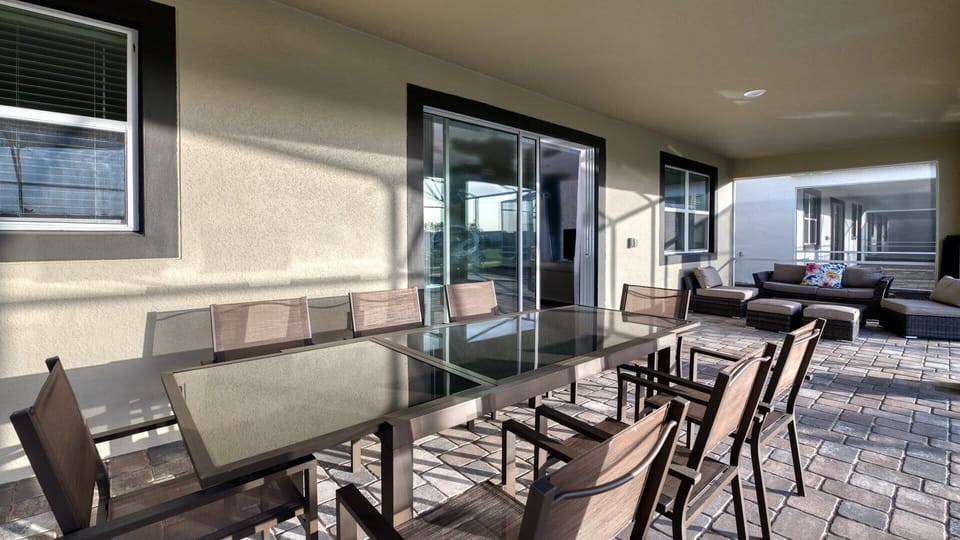 Create the ultimate poolside retreat with a stylish lounge chair and table set