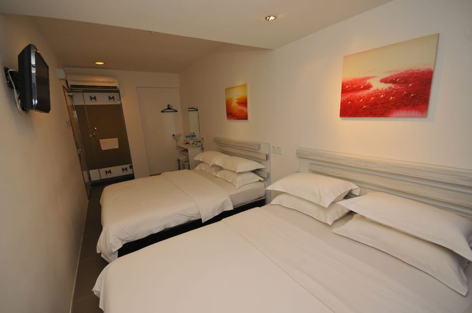 Family Deluxe | Desk, free WiFi, bed sheets