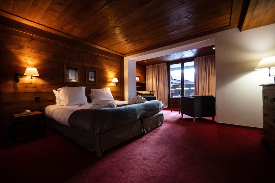 Junior Suite | In-room safe, desk, blackout drapes, soundproofing